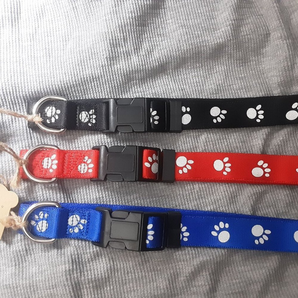 set 3 new paw print dog collars adjustable  20" - 26" red, blue, and black, lot